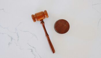 Maloletá osoba ako vlastník nehnuteľnosti